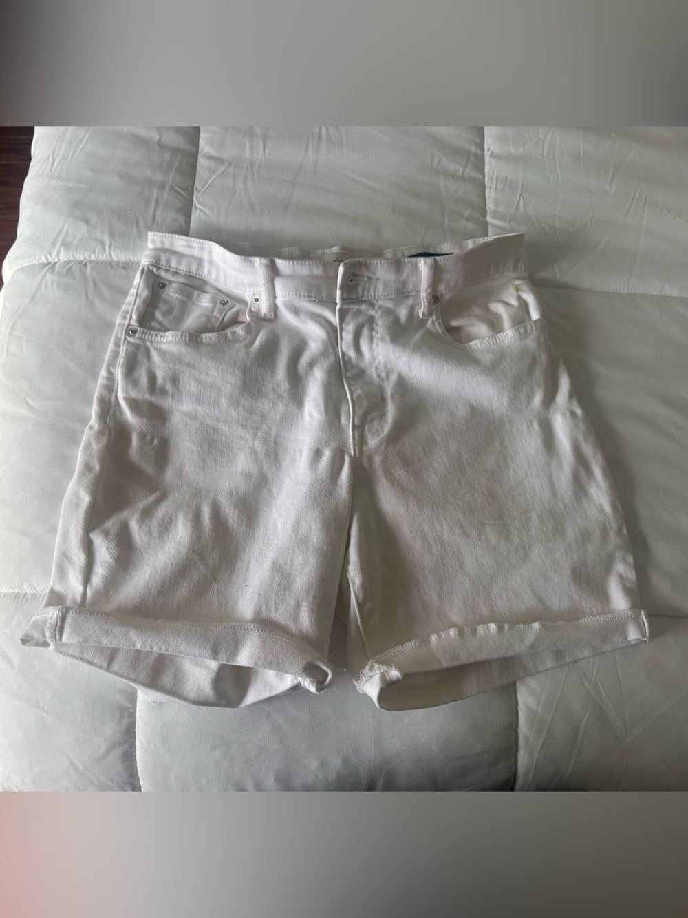 Ella Moss White Denim Cuffed Shorts 
5 pocket Women’s Size‎ 8/29